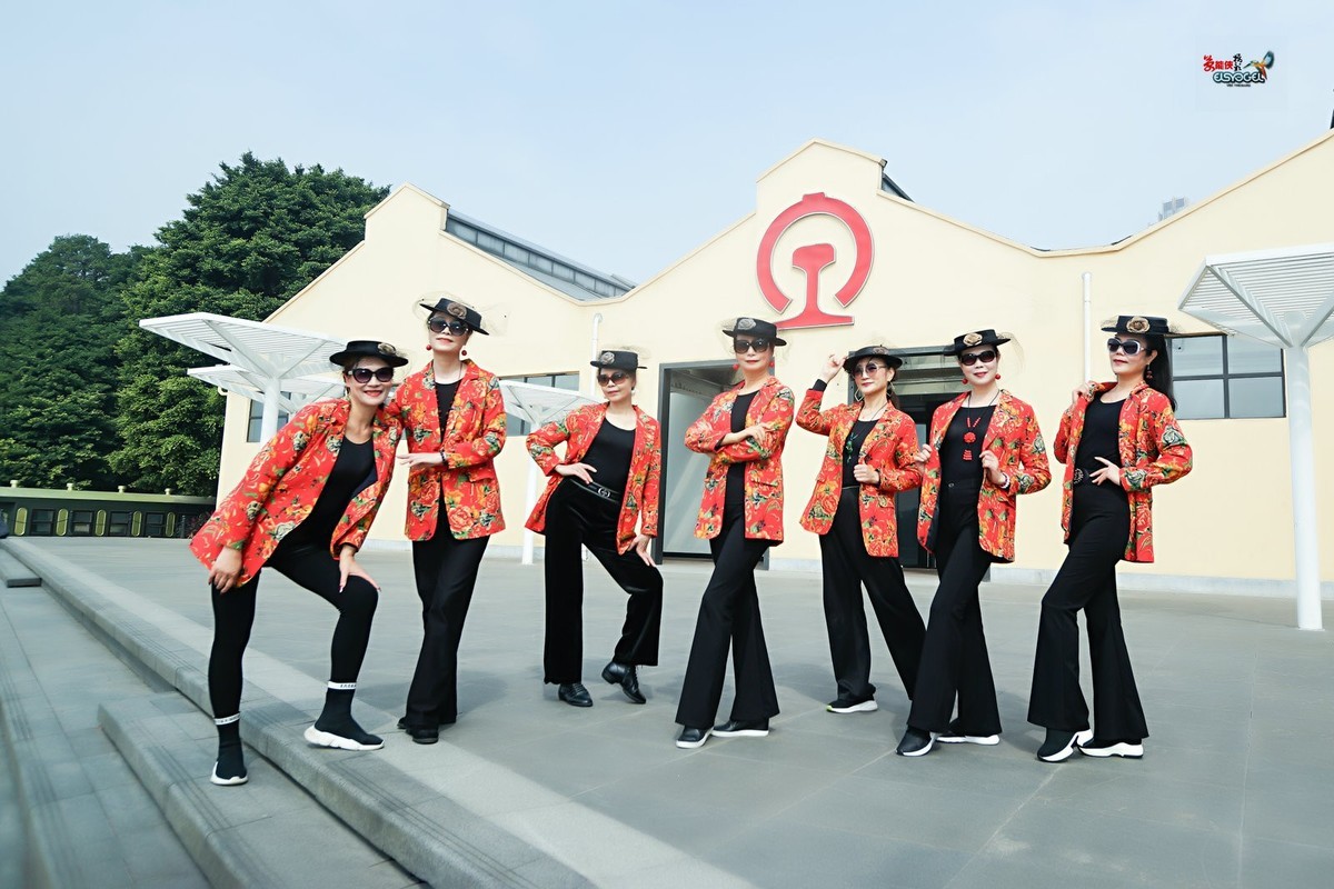 【时尚东北大花衣·七美女】---梁祝、蝴蝶、高妹、文文、卫红、小梅、清心