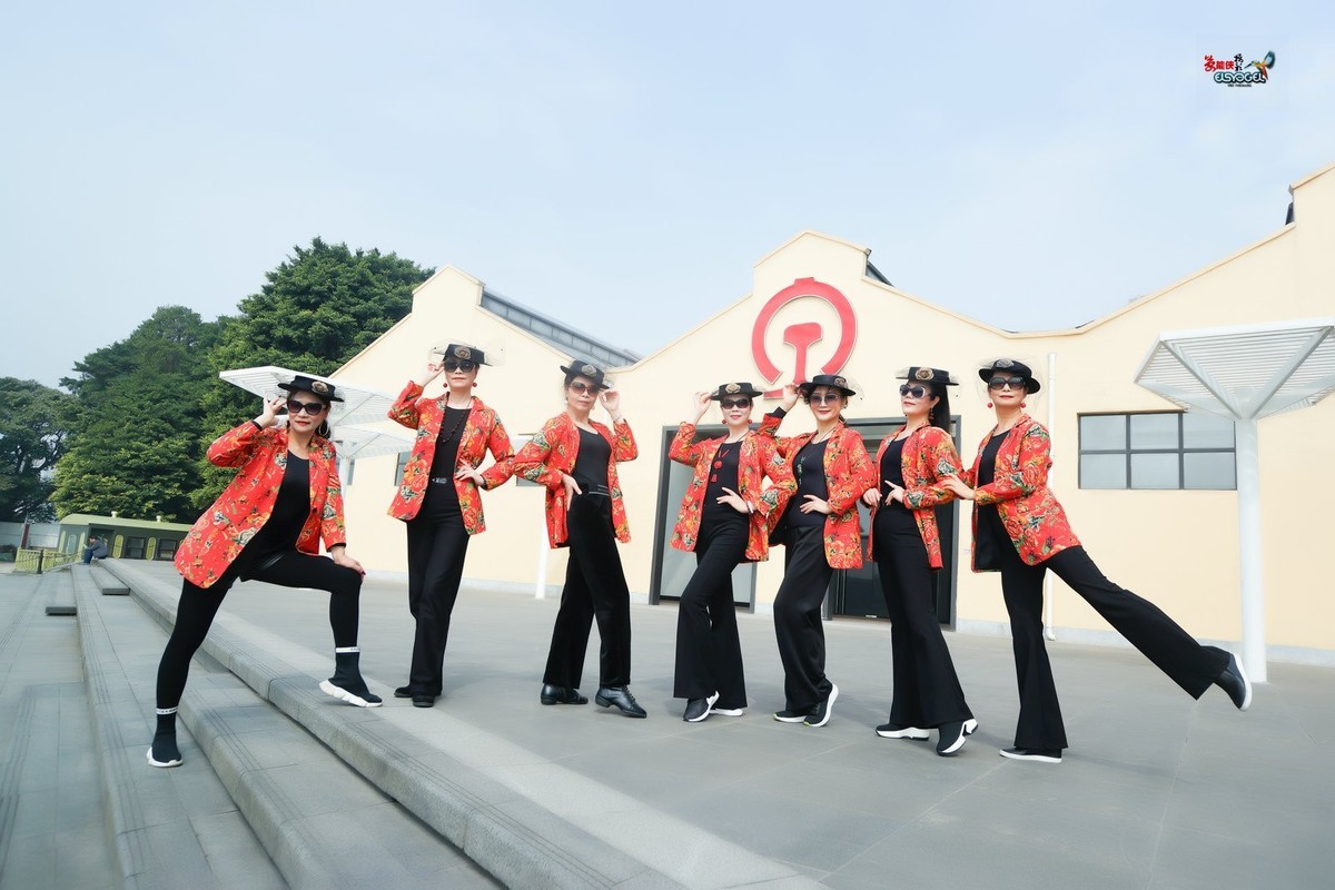 【时尚东北大花衣·七美女】---梁祝、蝴蝶、高妹、文文、卫红、小梅、清心