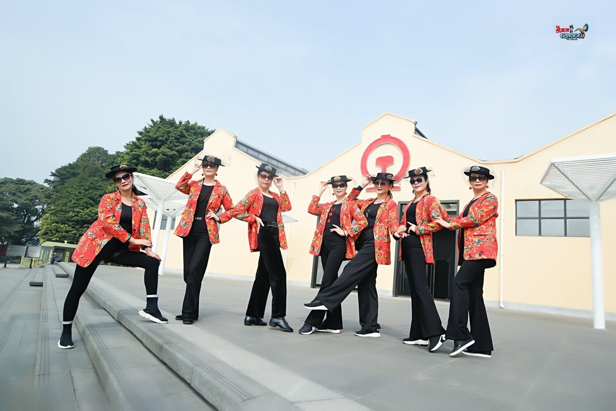 【时尚东北大花衣·七美女】---梁祝、蝴蝶、高妹、文文、卫红、小梅、清心