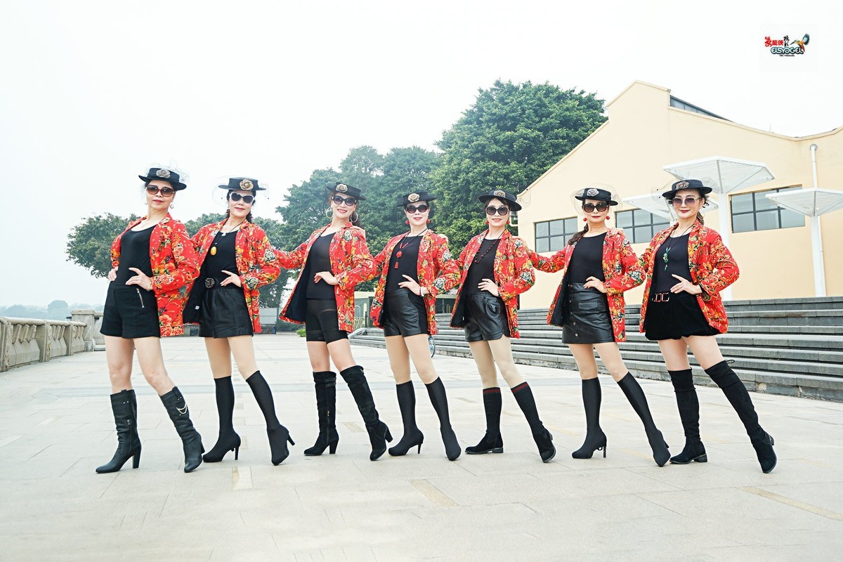 【时尚东北大花衣·七美女】---梁祝、蝴蝶、高妹、文文、卫红、小梅、清心