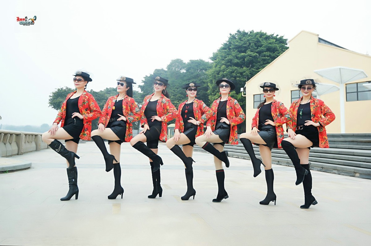 【时尚东北大花衣·七美女】---梁祝、蝴蝶、高妹、文文、卫红、小梅、清心