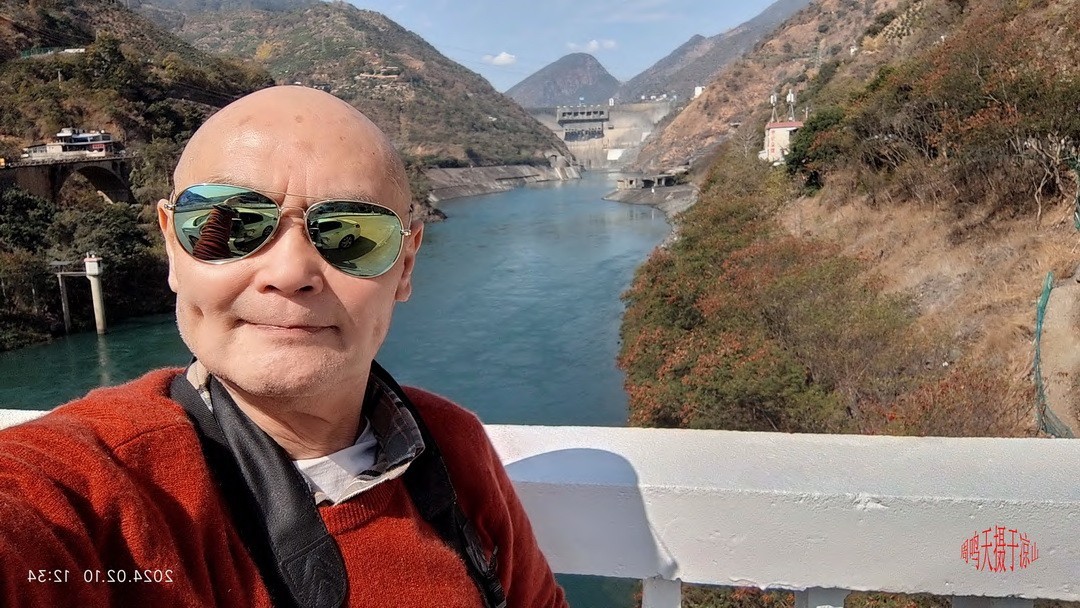 中国上世纪最大水电站——二滩      周鸣天