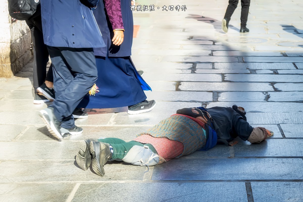 西藏拉萨 · 大昭寺外