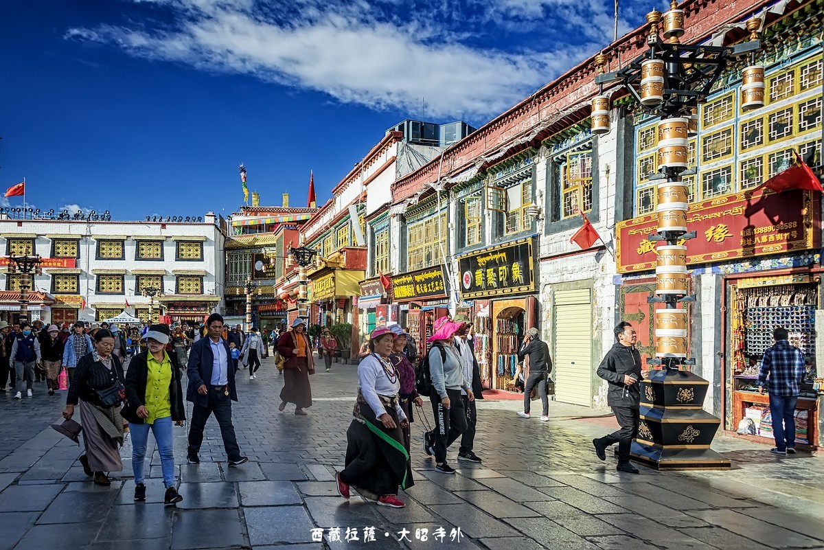 西藏拉萨 · 大昭寺外