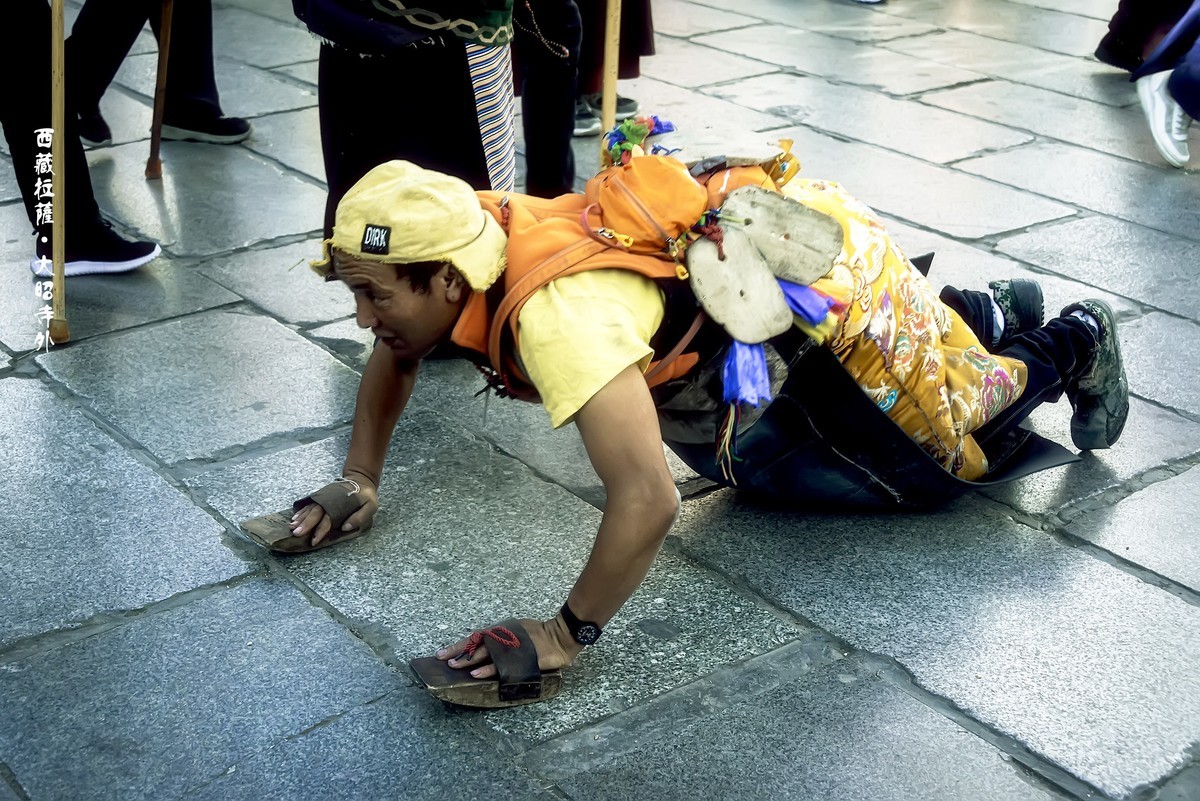 西藏拉萨 · 大昭寺外