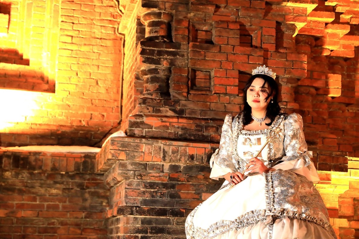 圣萦菲亚大教堂前抓拍--哈尓滨1