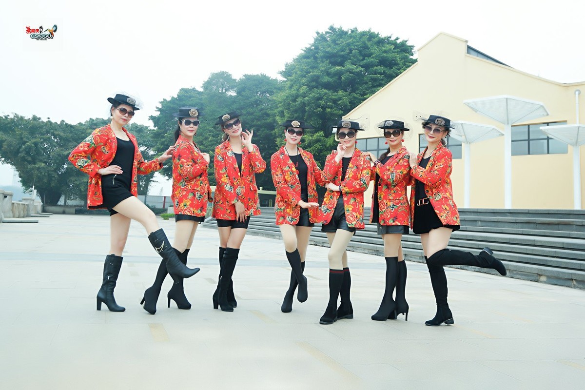 【时尚东北大花衣·七美女】---梁祝、蝴蝶、高妹、文文、卫红、小梅、清心