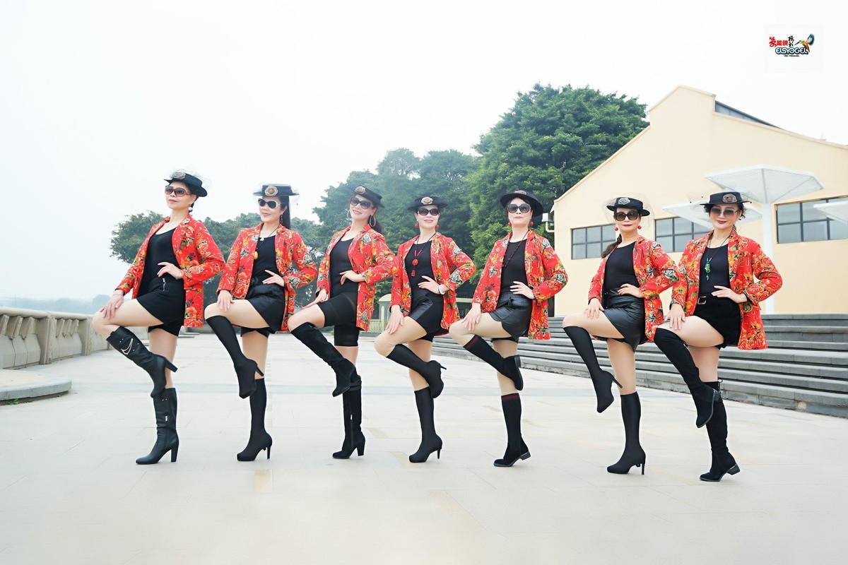 【时尚东北大花衣·七美女】---梁祝、蝴蝶、高妹、文文、卫红、小梅、清心