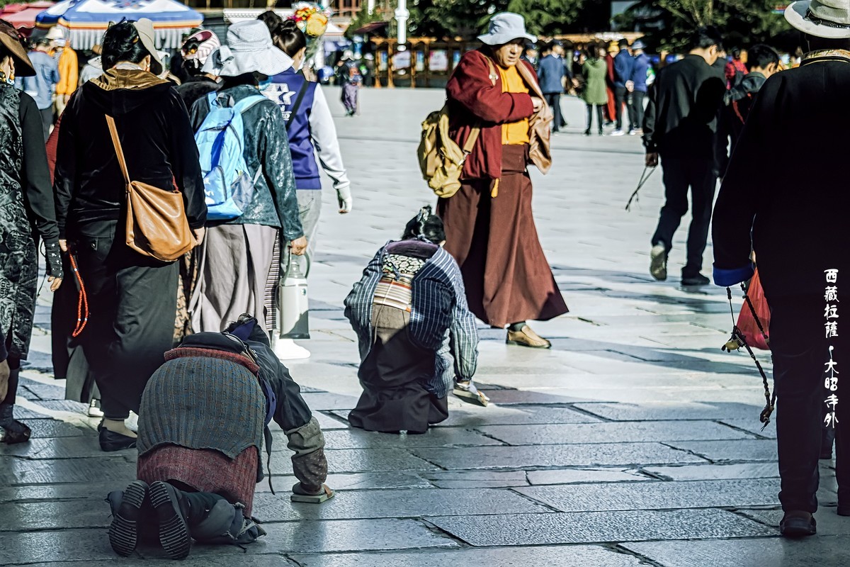 西藏拉萨 · 大昭寺外