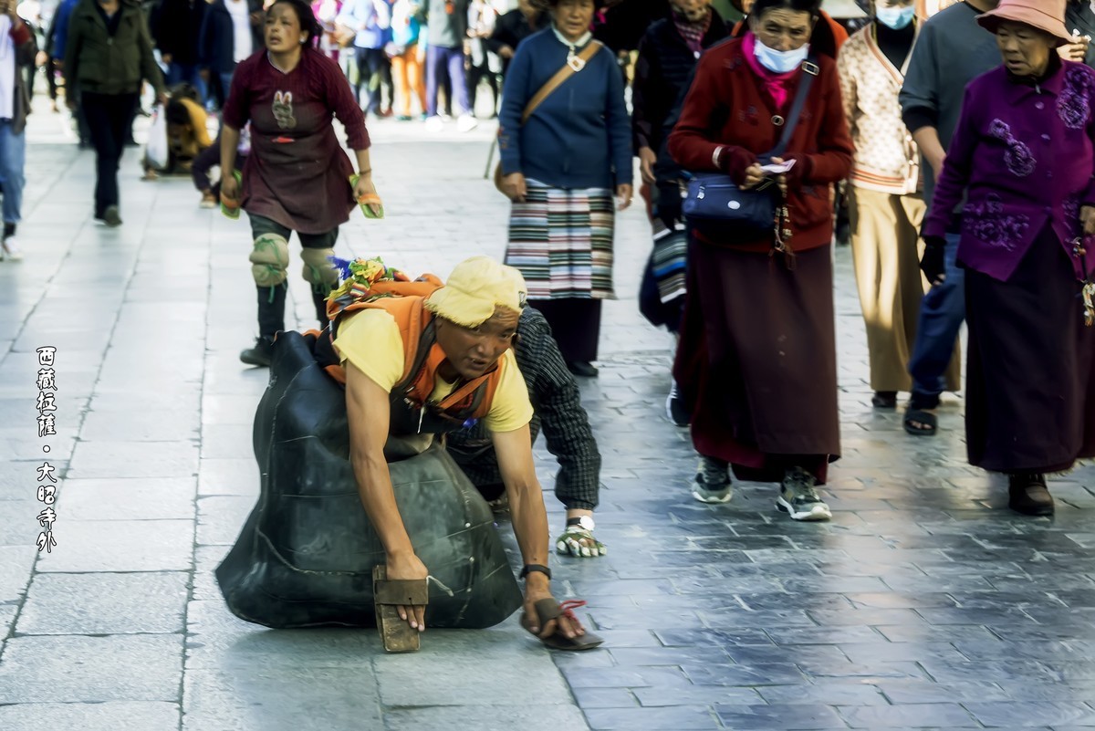 西藏拉萨 · 大昭寺外