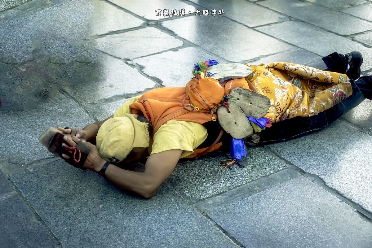 西藏拉萨 · 大昭寺外