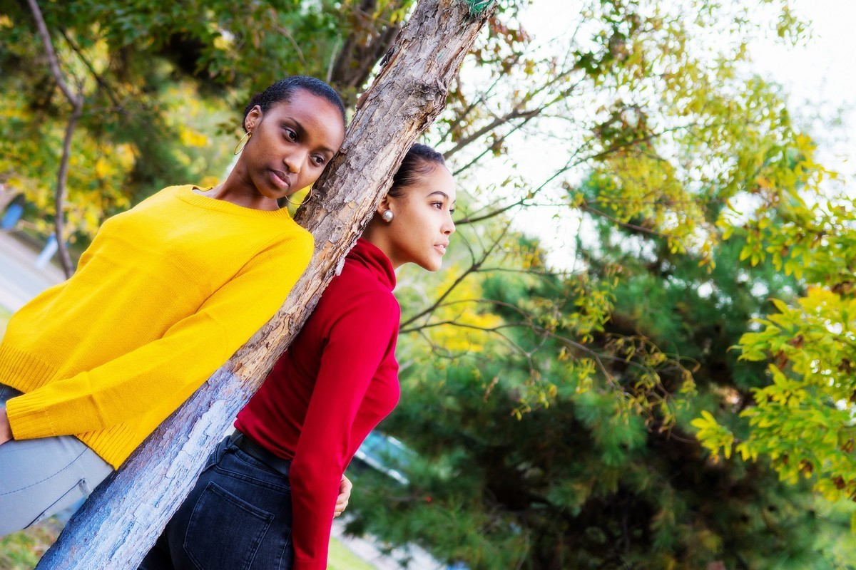 很久没拍了，今日得闲，试拍几张人像，内牛色彩依旧很棒。