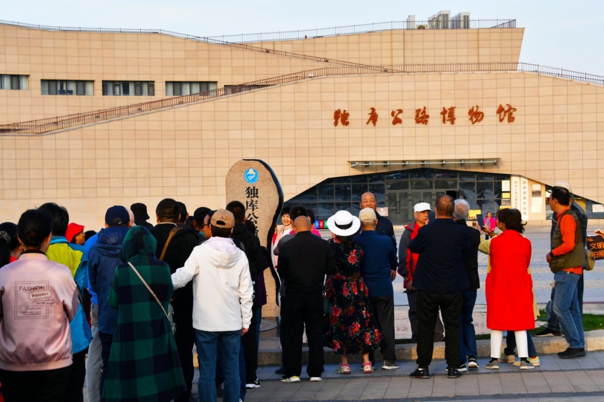 新疆”独库公路起点“扫描