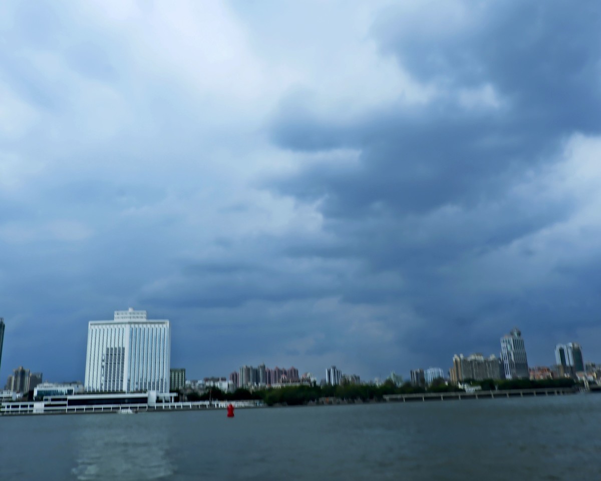 沿江景色（二）