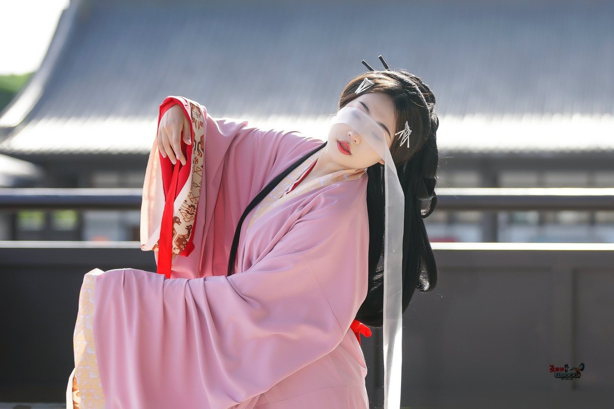 【桃之夭夭，灼灼其华】---兔子