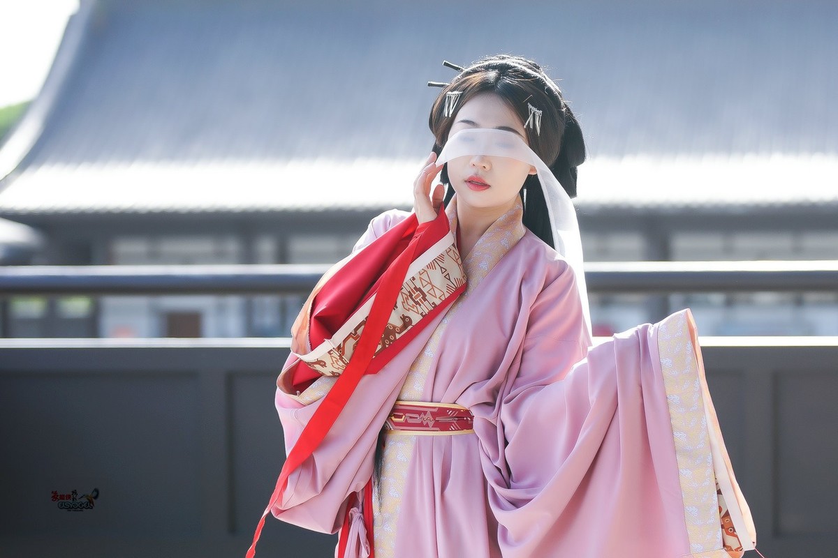 【桃之夭夭，灼灼其华】---兔子