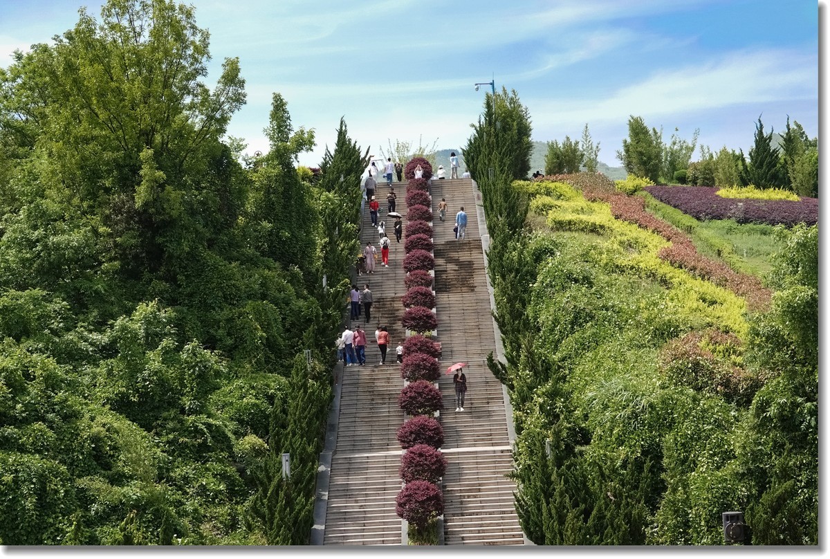 “五一”随游拾影---“鸡鸣三省”