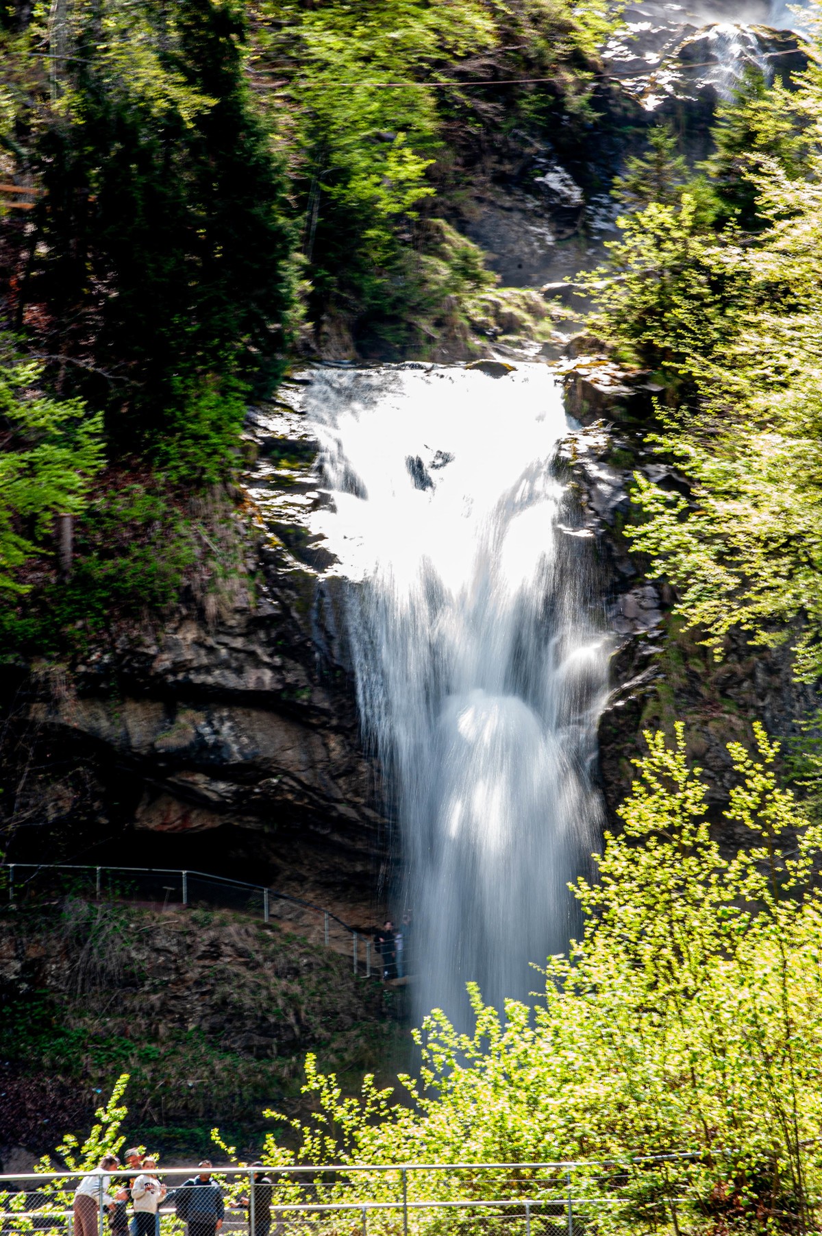山间“瀑布”（瑞士）