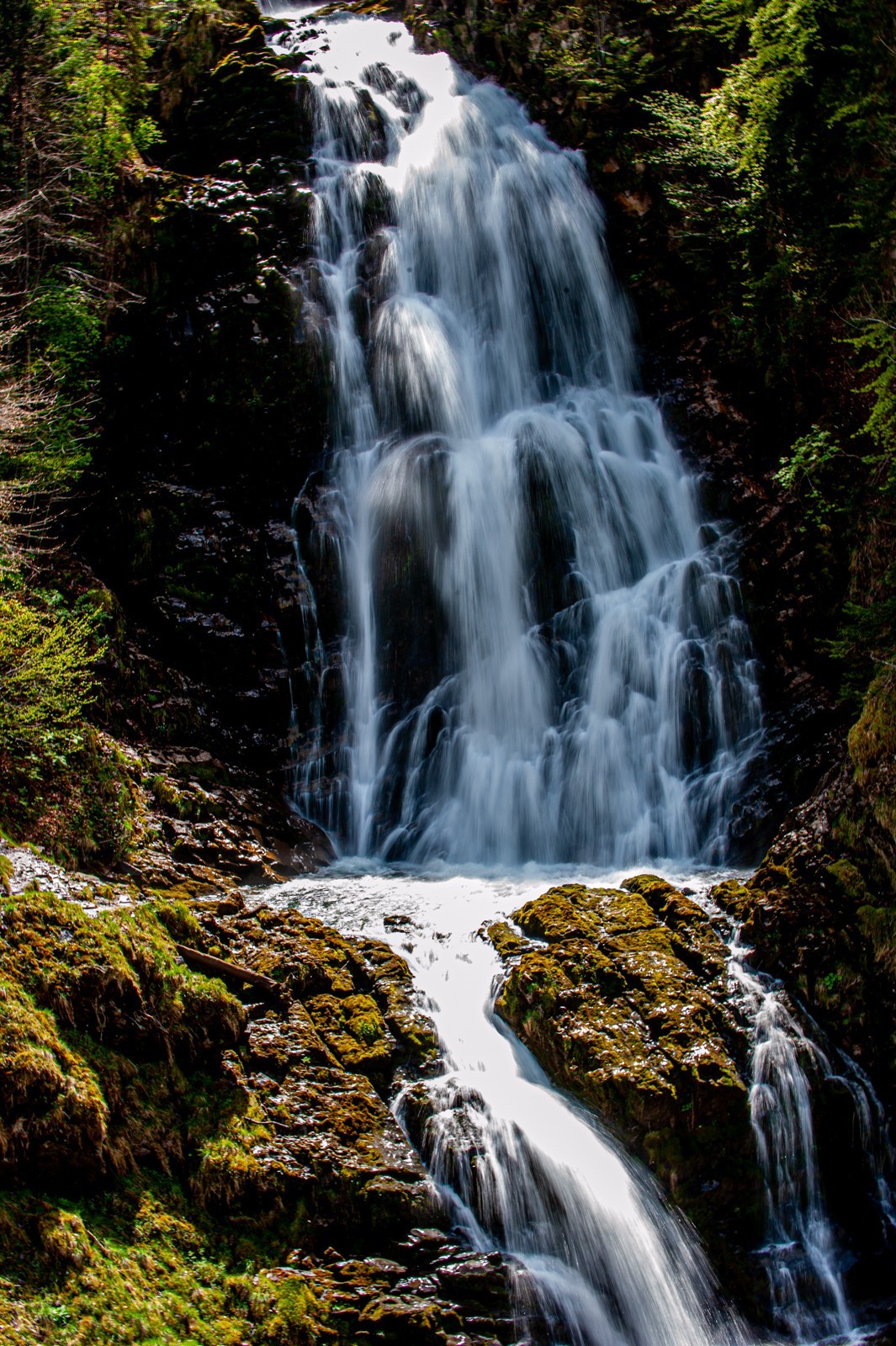 山间“瀑布”（瑞士）