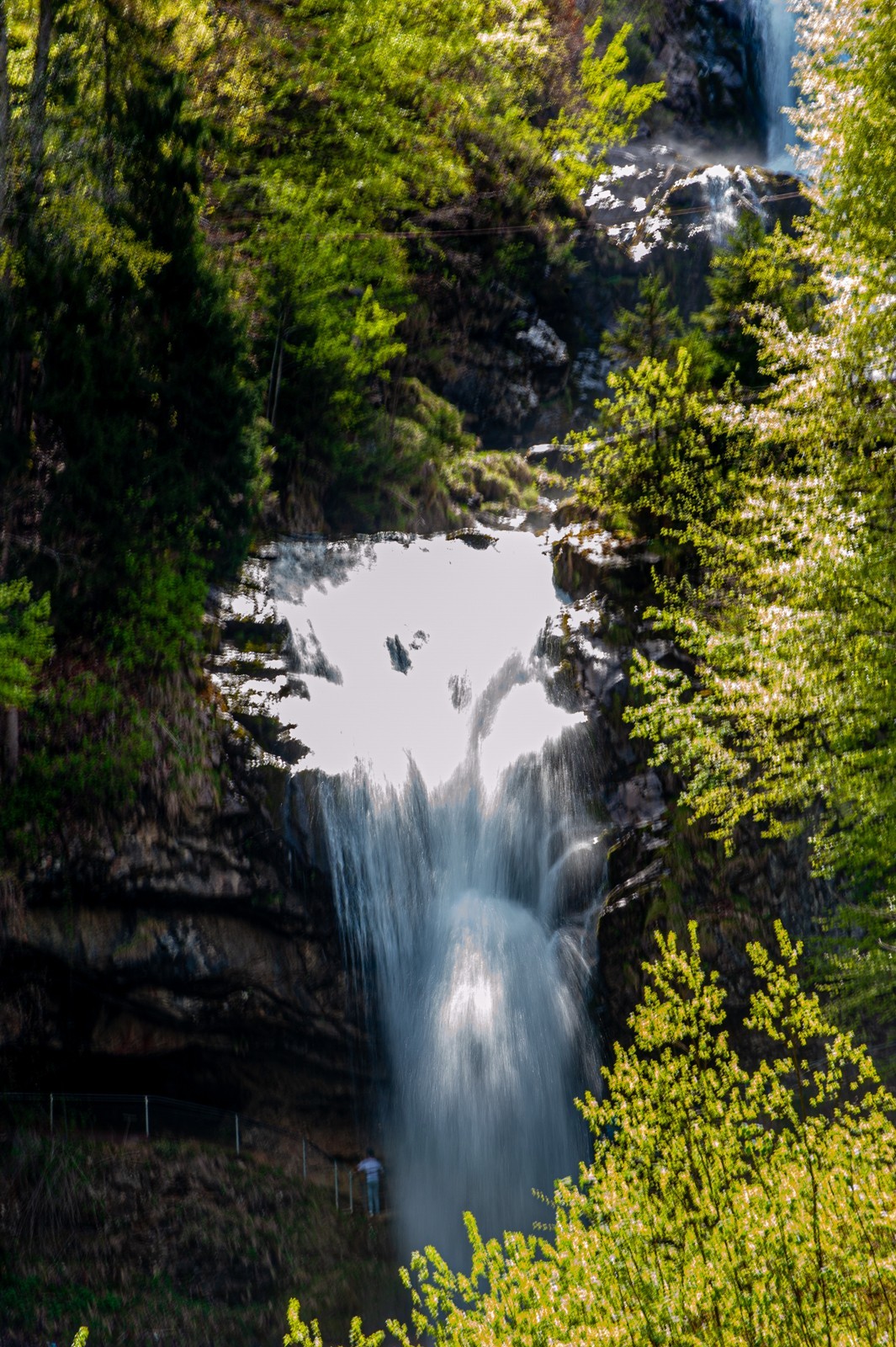 山间“瀑布”（瑞士）