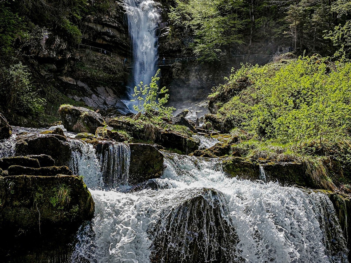 山间“瀑布”（瑞士）