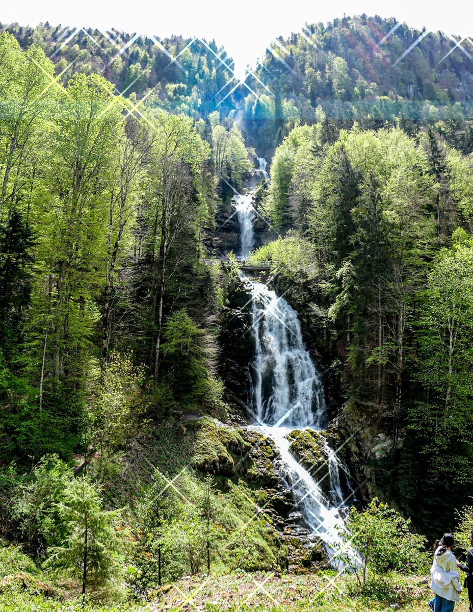 山间“瀑布”（瑞士）