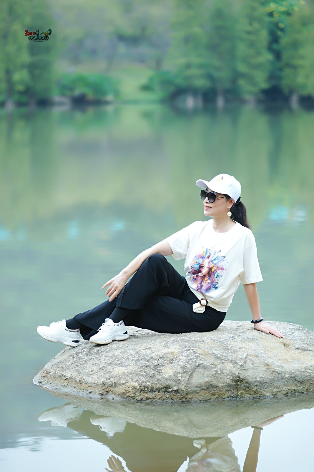 【夏日湖中美女】---清心