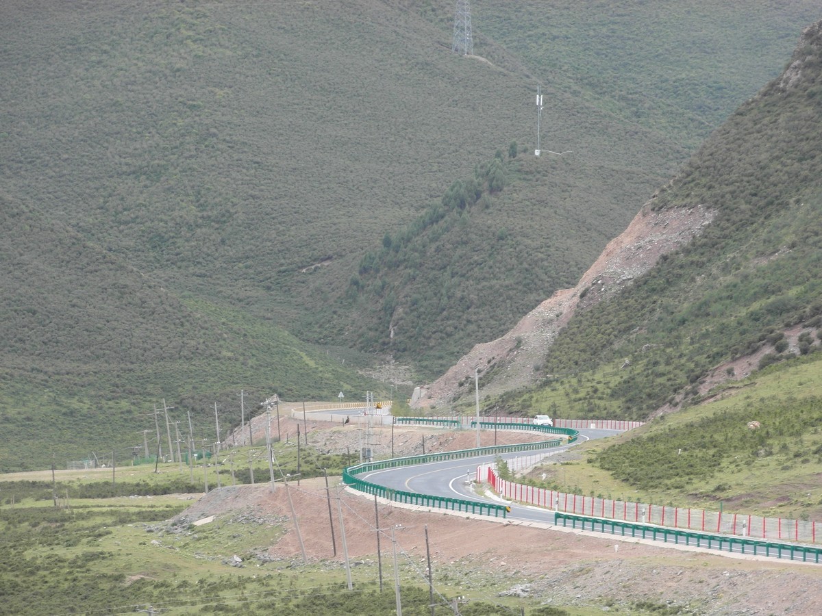 老姐妹悠闲石门沟