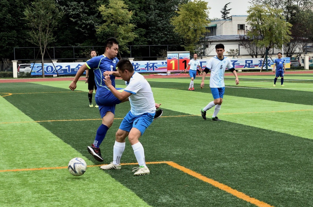 绿茵场上——成飞职工足球赛【2】