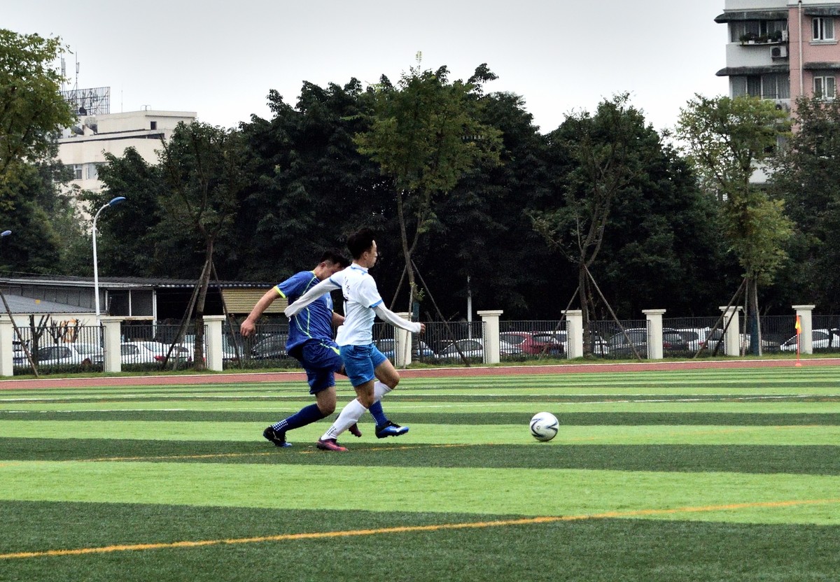 绿茵场上——成飞职工足球赛【2】