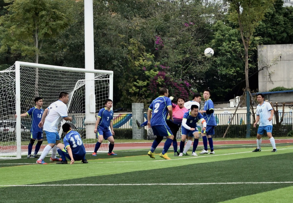 绿茵场上——成飞职工足球赛【2】