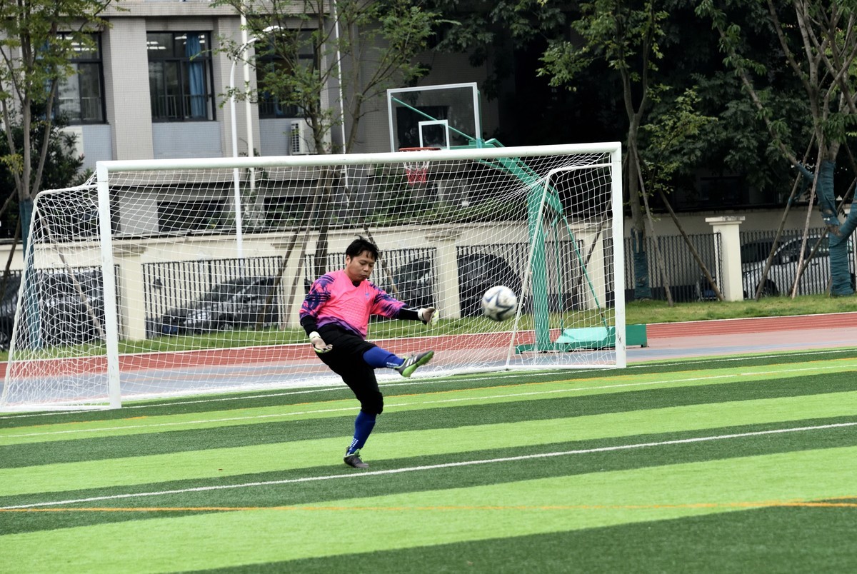 绿茵场上——成飞职工足球赛【2】