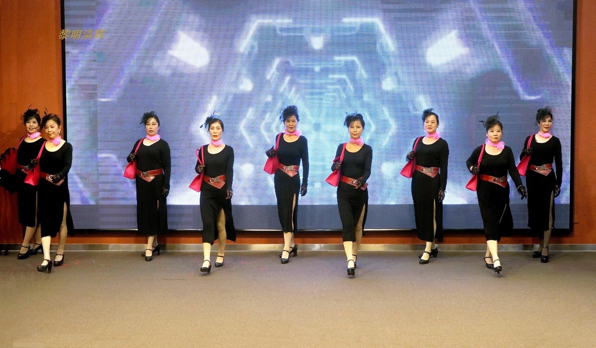 舞台走秀：手机模特