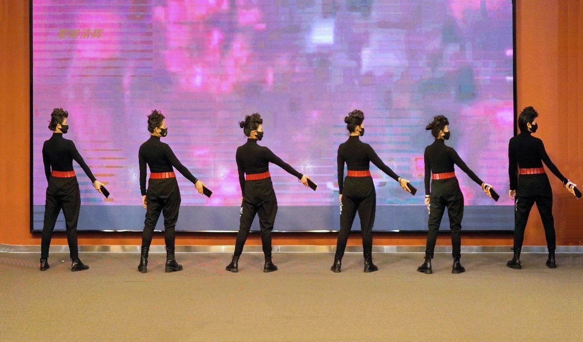 舞台走秀：手机模特