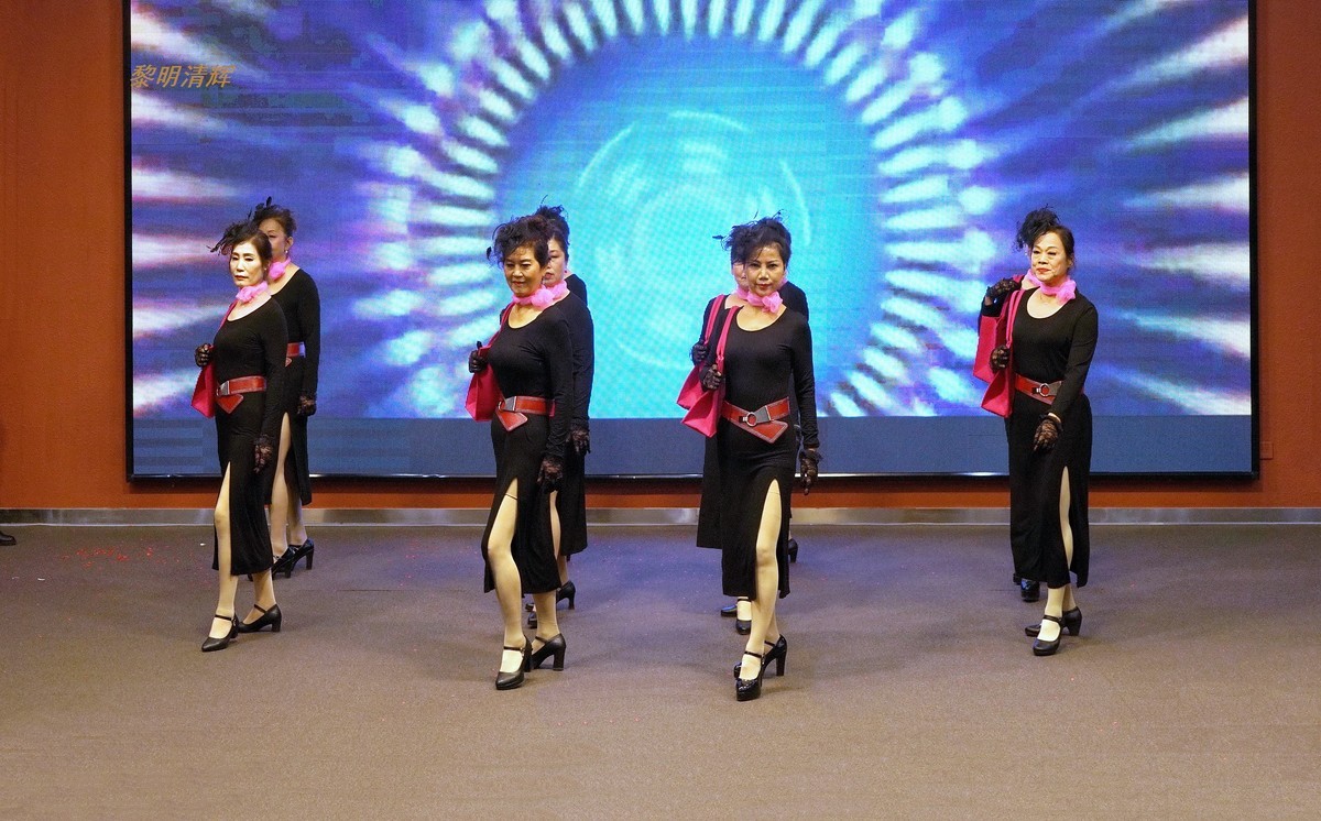 舞台走秀：手机模特