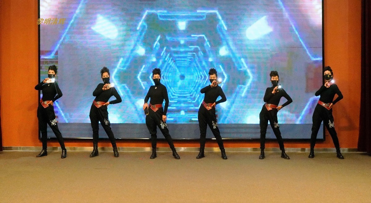 舞台走秀：手机模特