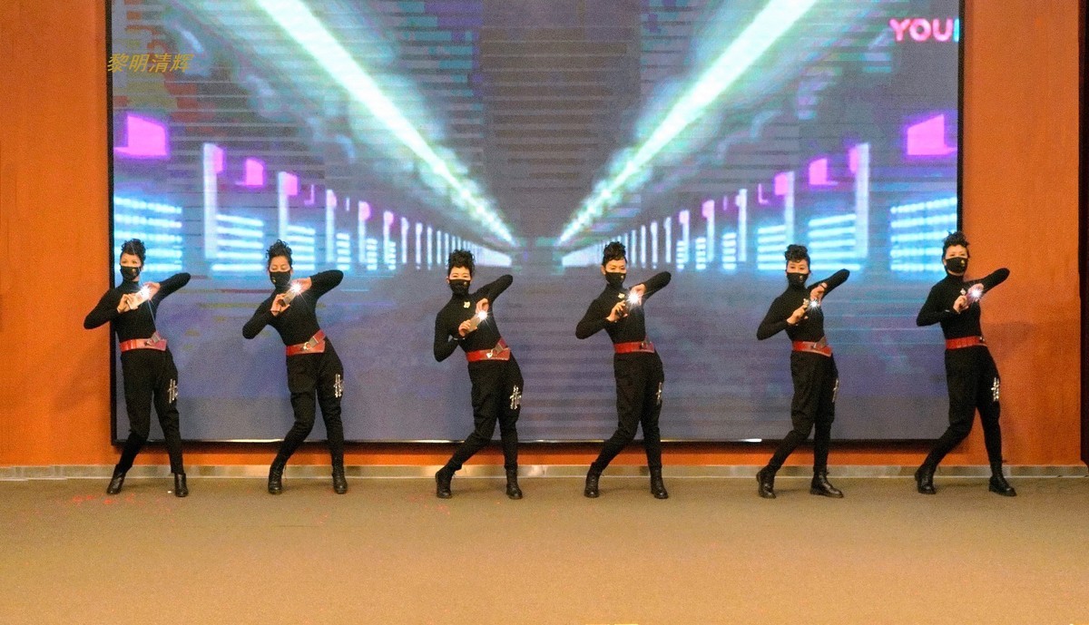 舞台走秀：手机模特