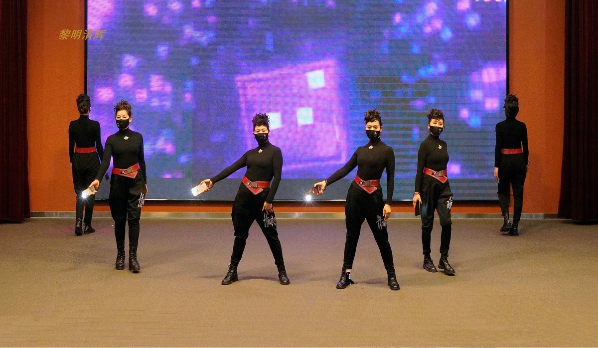 舞台走秀：手机模特