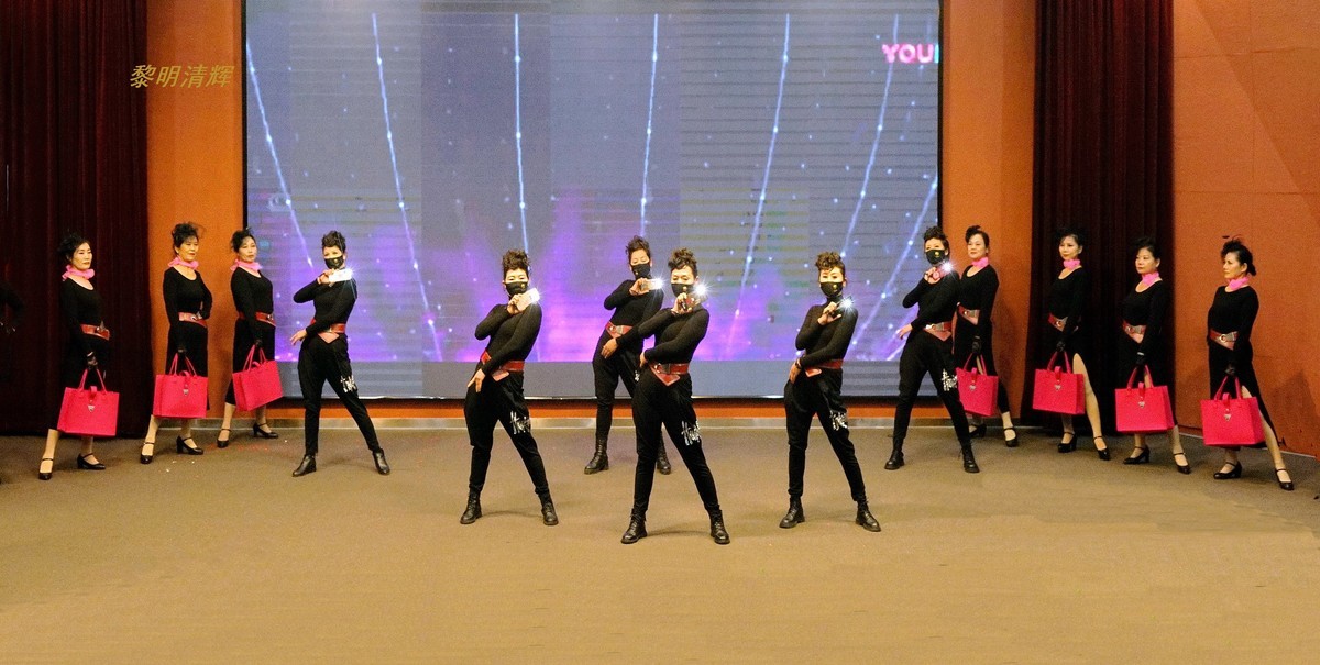 舞台走秀：手机模特