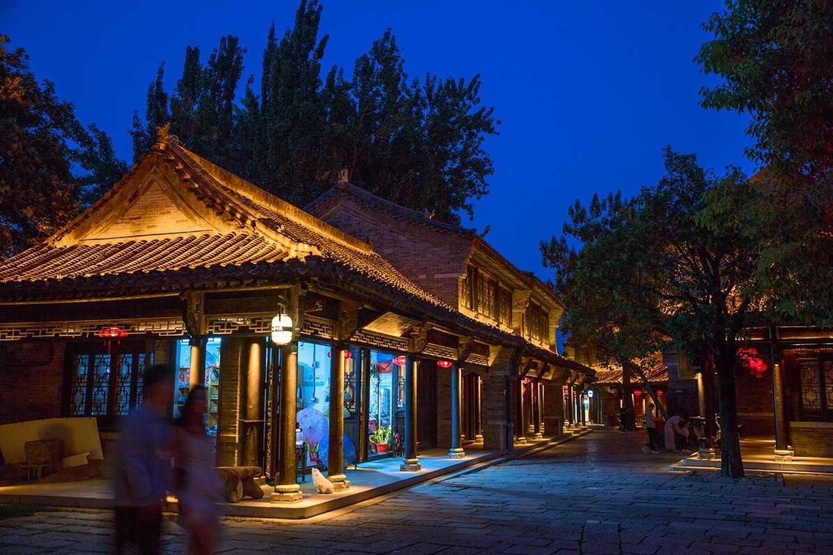 夜色下的台儿庄古城