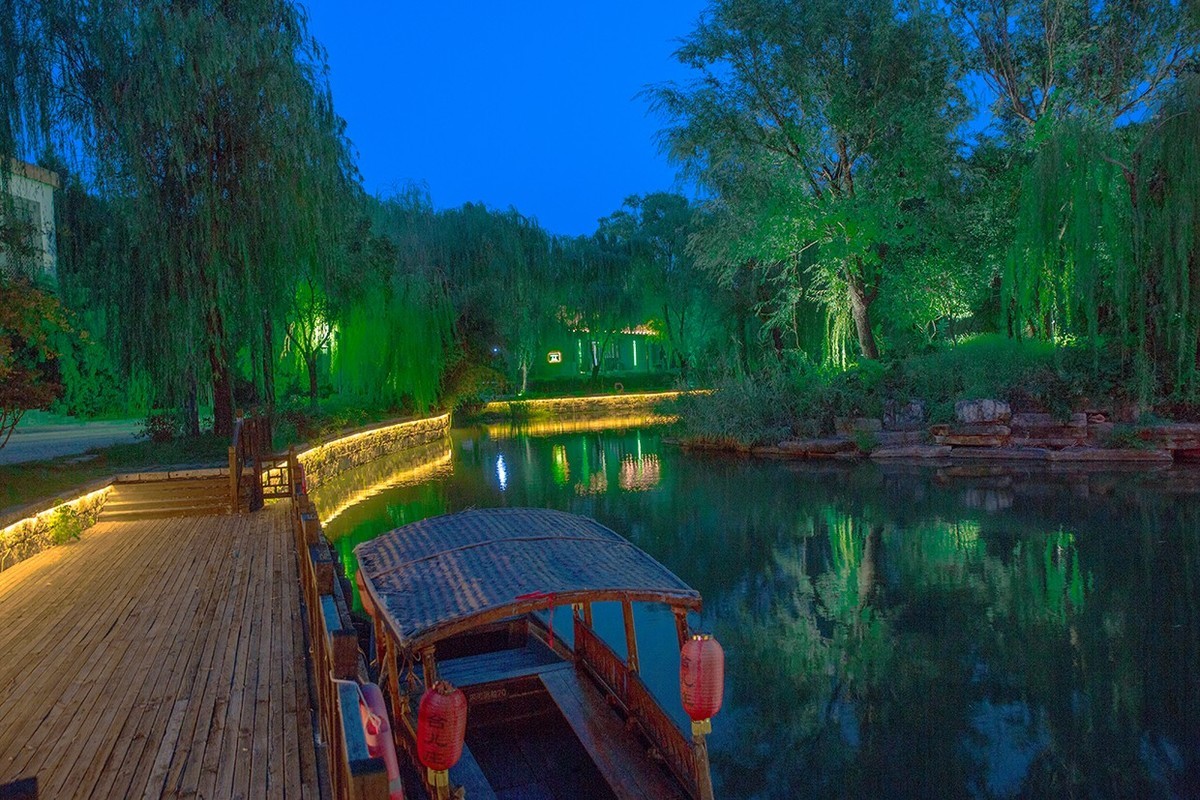 夜色下的台儿庄古城