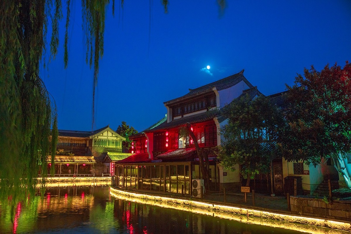 夜色下的台儿庄古城