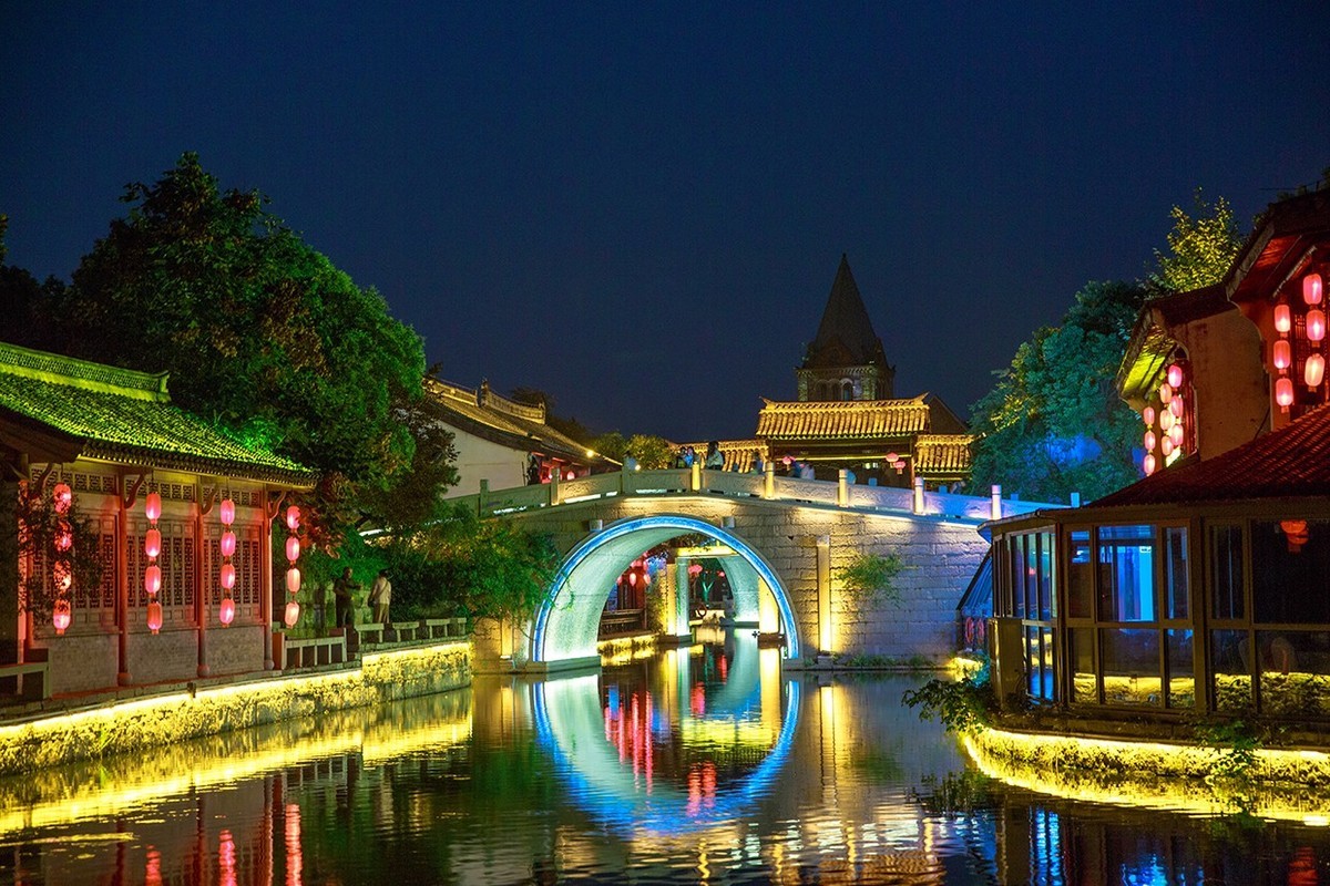 夜色下的台儿庄古城