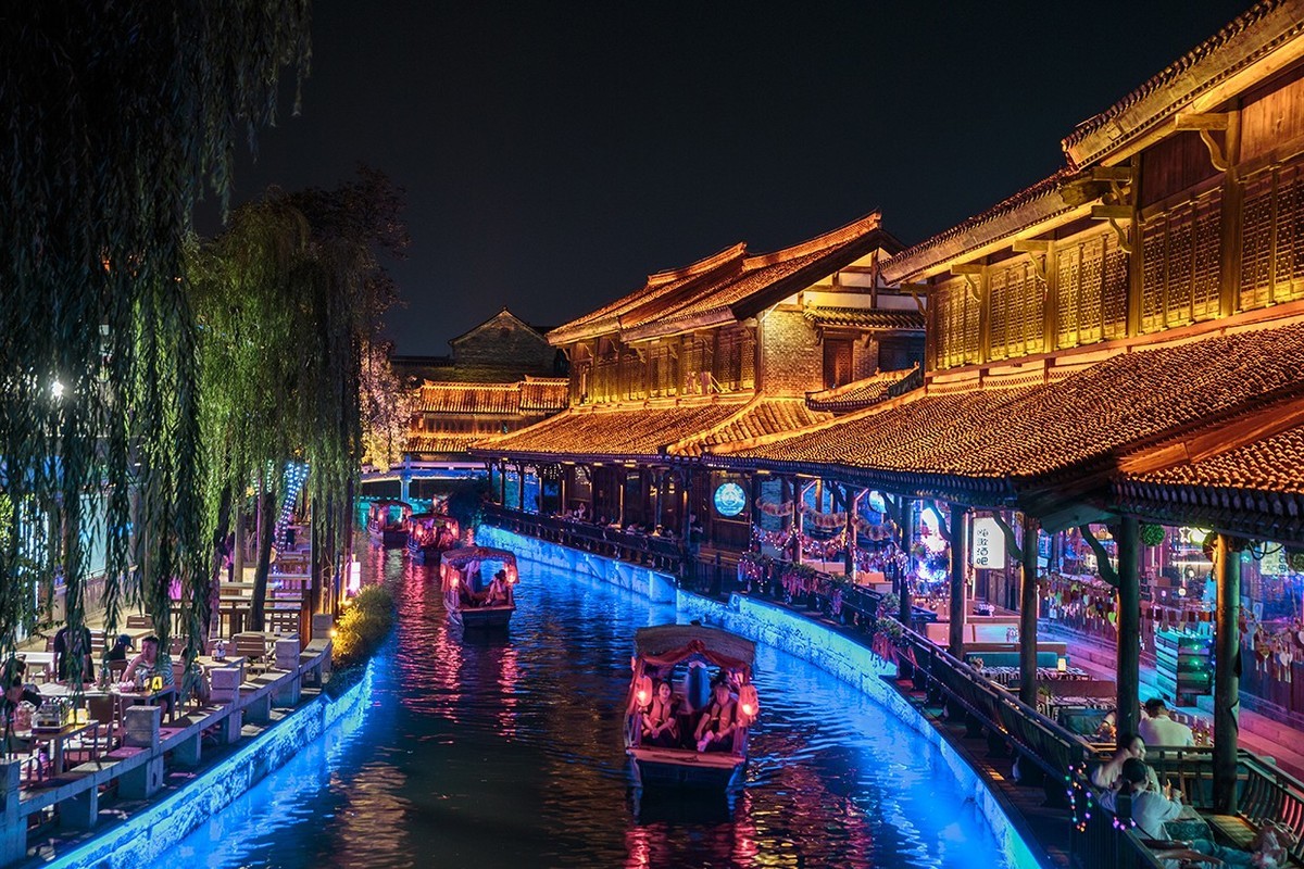 夜色下的台儿庄古城