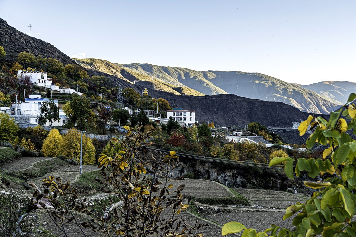 行走在318国道--甘孜--乡城县青德镇【15】