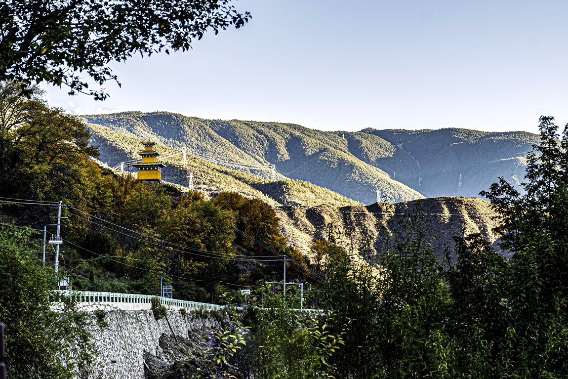 行走在318国道--甘孜--乡城县青德镇【15】