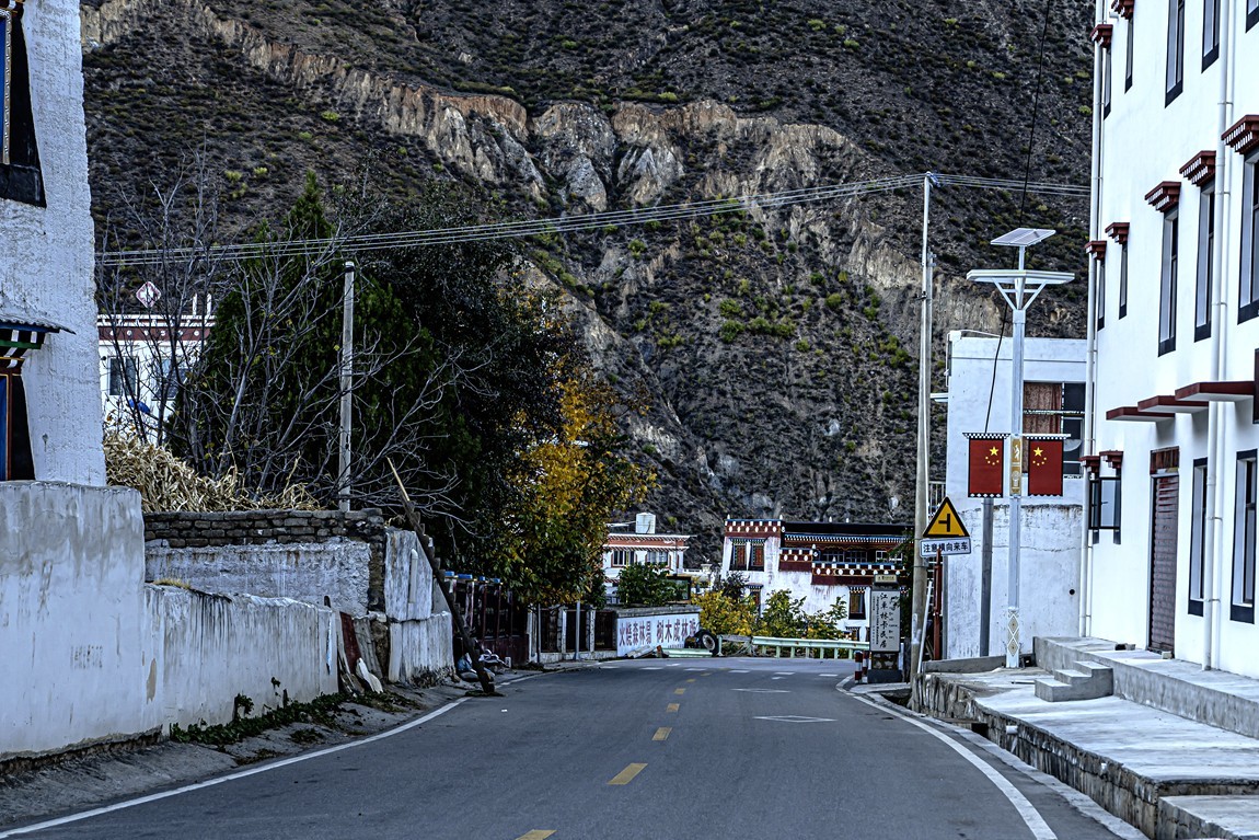 行走在318国道--甘孜--乡城县青德镇【15】