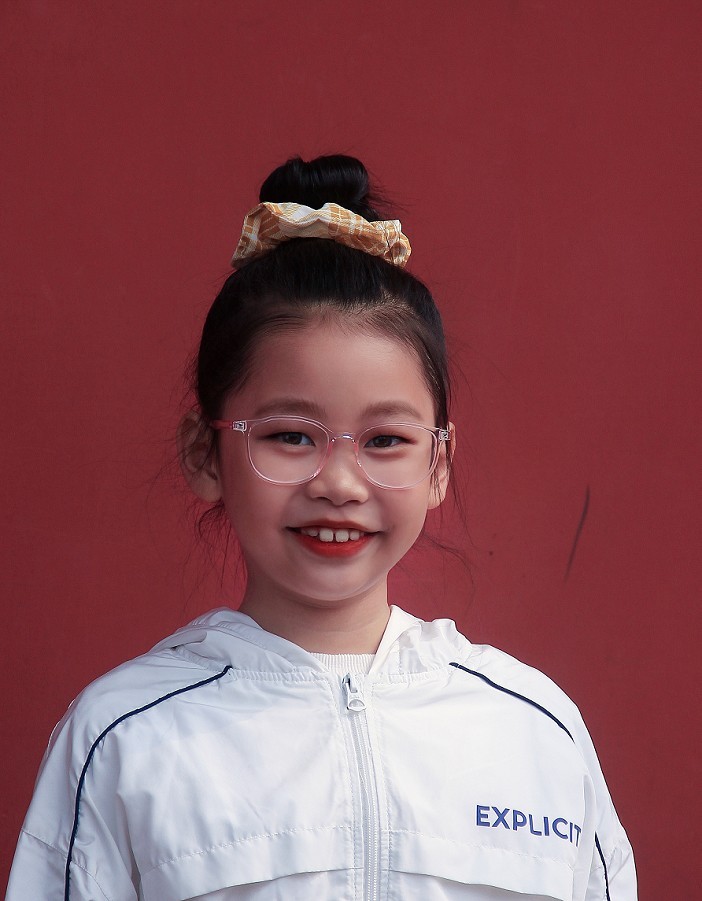 典型的街拍抓拍《风景，花草，白猫当然有妹子了》啥都有！哈哈！