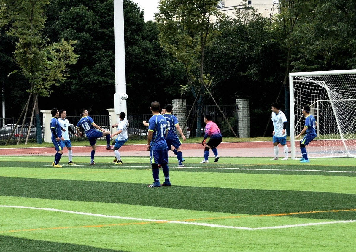 绿茵场上——成飞职工足球赛【2】