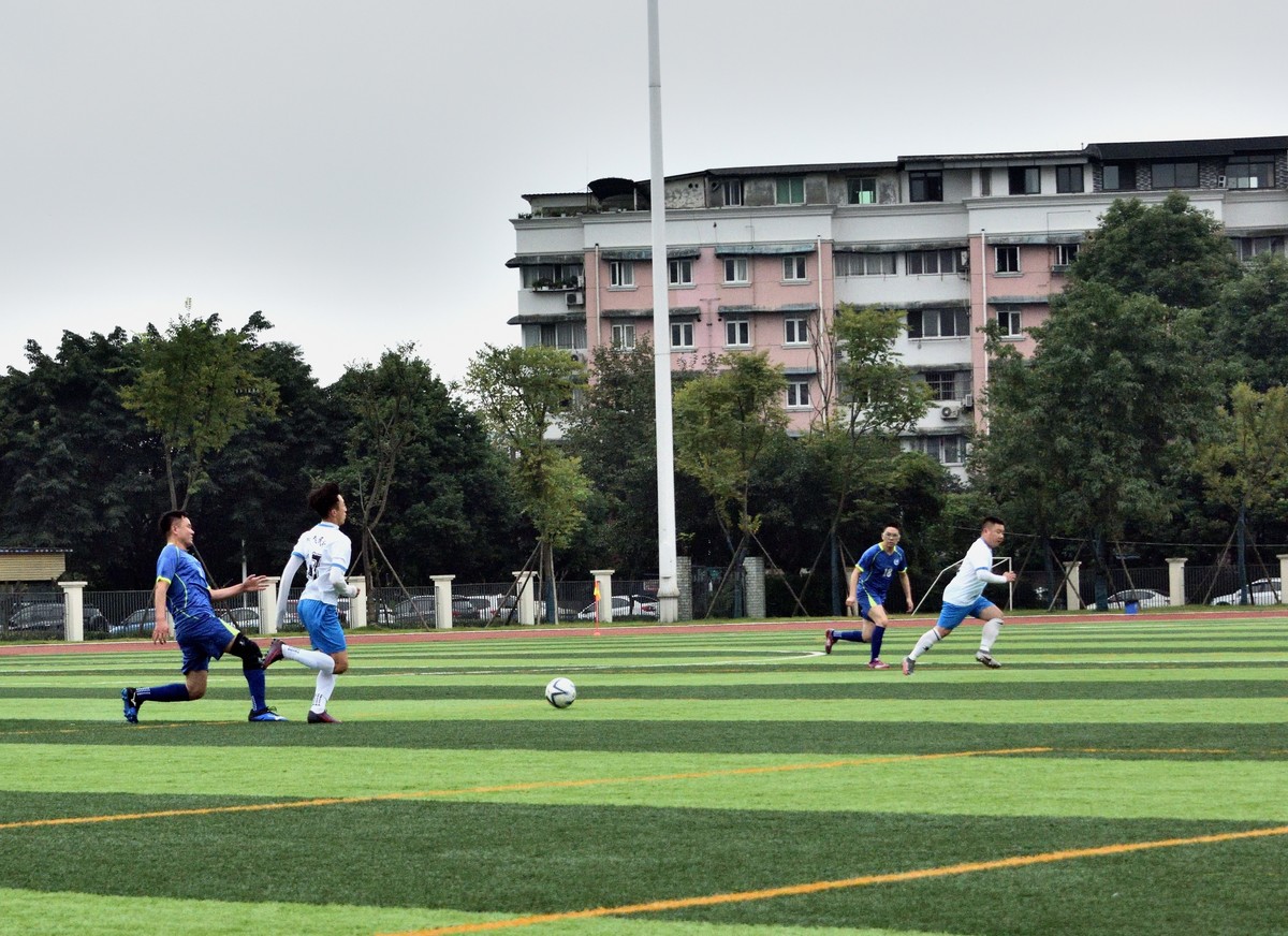 绿茵场上——成飞职工足球赛【2】